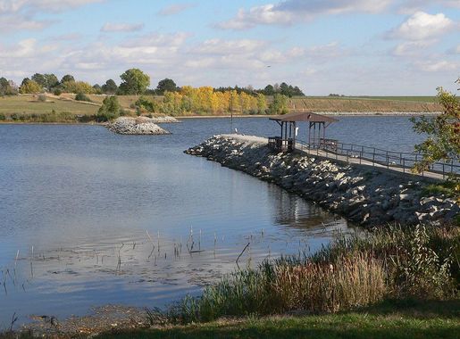 File:Branched Oak Lake marina breakwall 1.JPG - Wikimedia Commons
