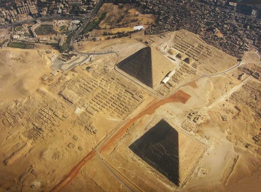 File:Giza-Pyramids.jpg - Wikimedia Commons