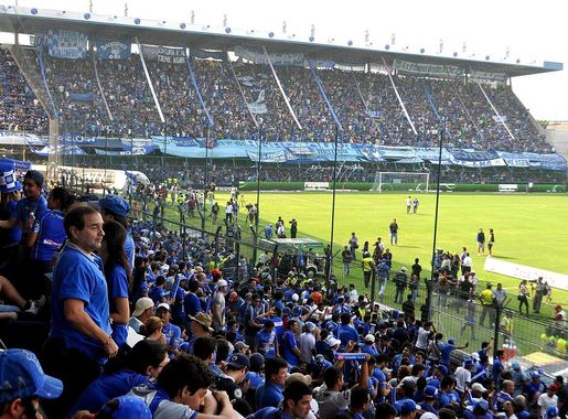 File:Estadio George Capwell, hinchada de EMELEC.jpg - Wikipedia