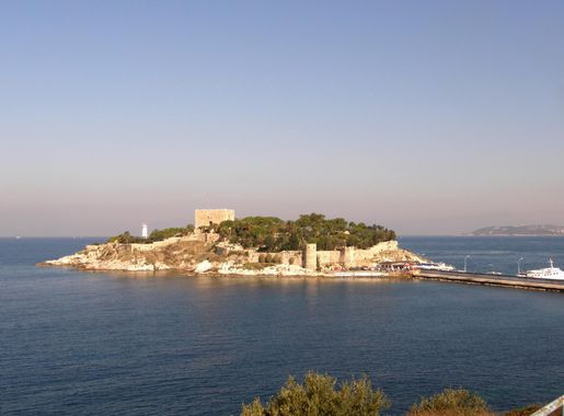 File:Le fort de Kuşadası (Turquie).JPG - Wikimedia Commons