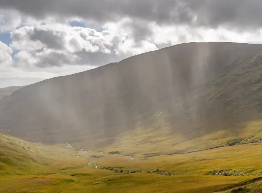File:Rain over Beinn Eich, Luss Hills, Scotland.jpg - Wikipedia