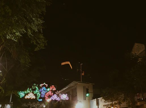 File:Jalan Tunjungan, Surabaya, 2019.jpg - Wikimedia Commons