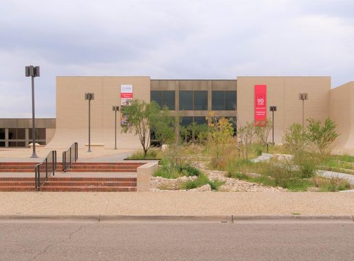 File:Front View pf the Museum of Texas Tech University.jpg - Wikimedia  Commons