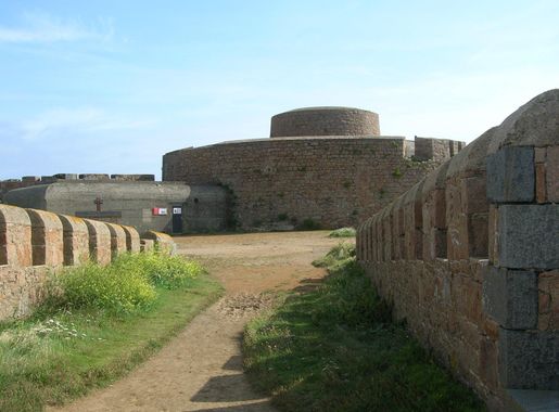 File:Fort Hommet, with Victorian and German accretions 2.JPG - 维基百科，自由的百科全书