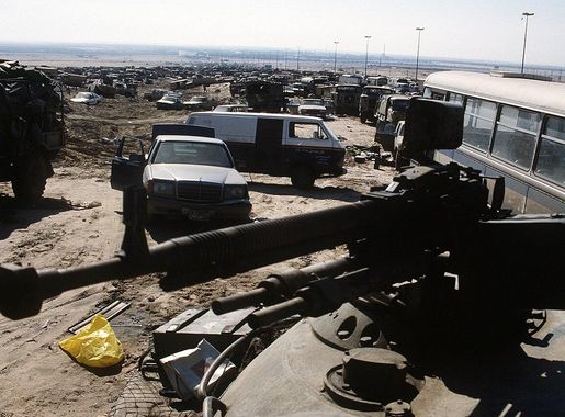 Datei:Highway of Death, DShKM or Type 54 HMG mounted on top of a turret of  a tank.JPEG – Wikipedia