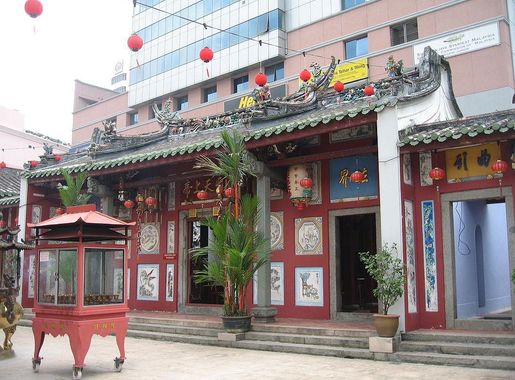 File:JB Old Chinese Temple 3.JPG - Wikimedia Commons