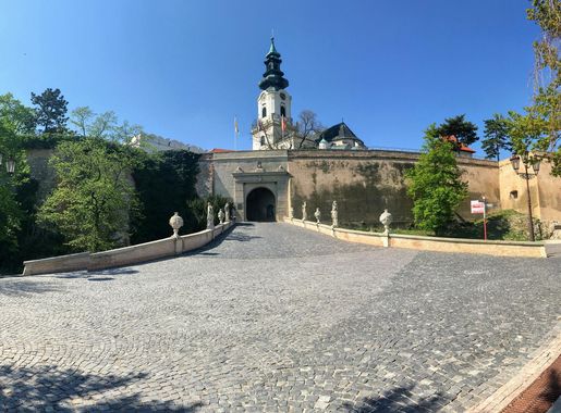 File:Nitriansky hrad 1a.jpg - Wikimedia Commons