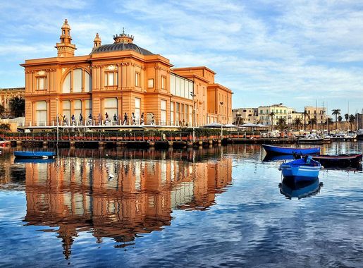 File:Il Teatro Margherita di Bari.jpg - Wikimedia Commons