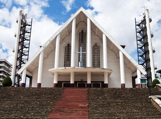 Fichier:Cathédrale notre dame de victoire de Yaoundé 01.JPG — Wikipédia