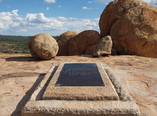 File:ZW Matobo Rodds Tomb.JPG - Wikimedia Commons