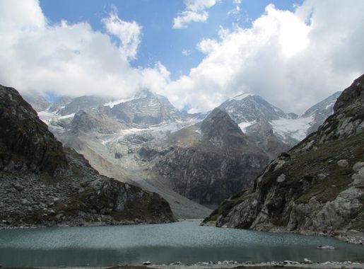 ਤਸਵੀਰ:Tulian Lake.jpg - ਵਿਕੀਪੀਡੀਆ, ਇਕ ਅਜ਼ਾਦ ਵਿਸ਼ਵਗਿਆਨਕੋਸ਼
