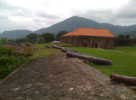 File:CAÑONES FORTALEZA SANTA BARBARA - panoramio - stanleyatala.jpg -  Wikimedia Commons
