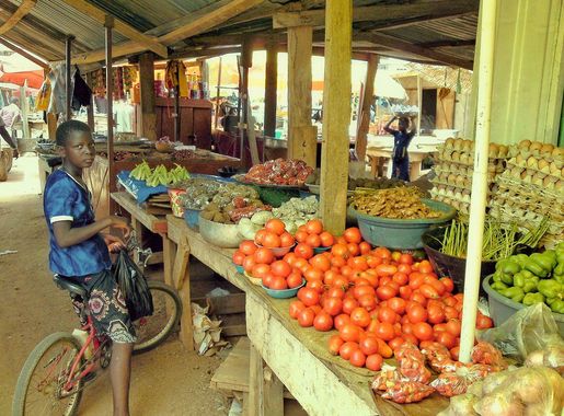 File:Bolgatanga market fruit and veg stall 2013.jpg - Wikimedia Commons