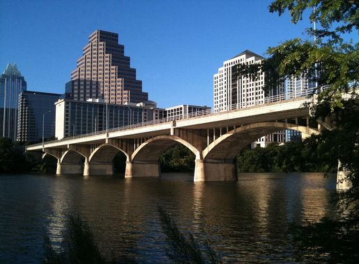 File:Congress Avenue Bridge.jpg - Wikimedia Commons