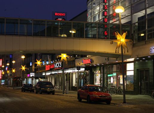 File:Isokatu Oulu 20101121.JPG - Wikimedia Commons