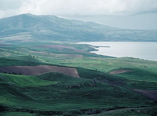 File:Bintepe 19 04 1984 Marmara Gölü Westseite.jpg - Wikimedia Commons