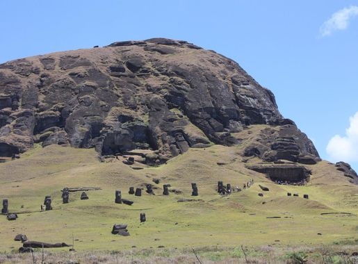 File:Easter Island, Rano Raraku, moais (6686043521).jpg - Wikimedia Commons