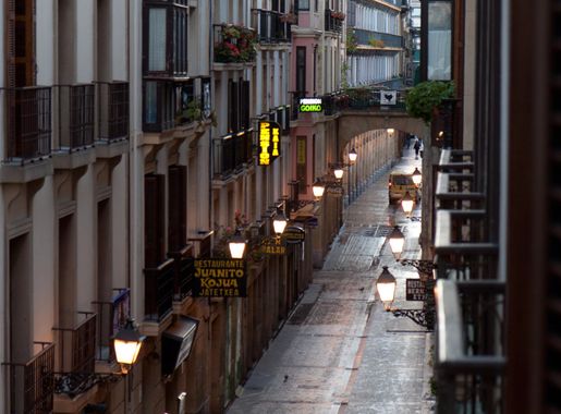 File:Calle del Puerto de San Sebastián.jpg - Wikimedia Commons