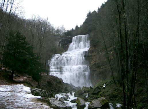 Fichier:Cascade du Hérisson (Jura) - l'éventail.JPG — Wikipédia