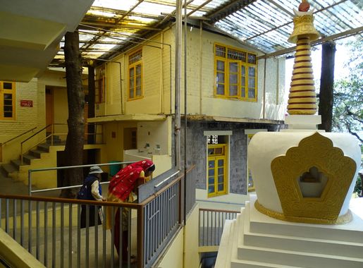 File:Interior of Tsuglagkhang Complex - McLeod Ganj - Himachal Pradesh -  India (26775198045).jpg - Wikimedia Commons