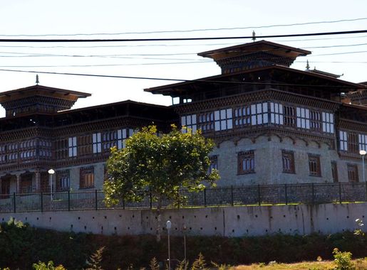 File:Dzong at Damphu Tsirang Bhutan.jpg - Wikimedia Commons