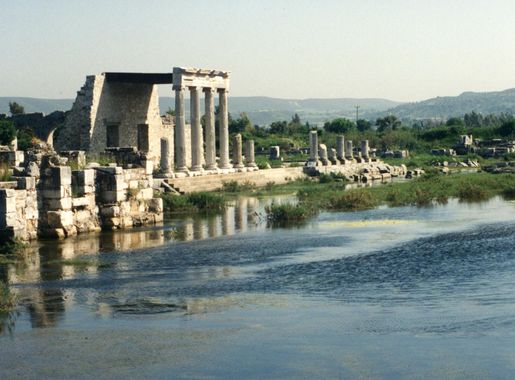 File:Stoa in the Agora of Miletus,Turkey.jpg - Wikimedia Commons