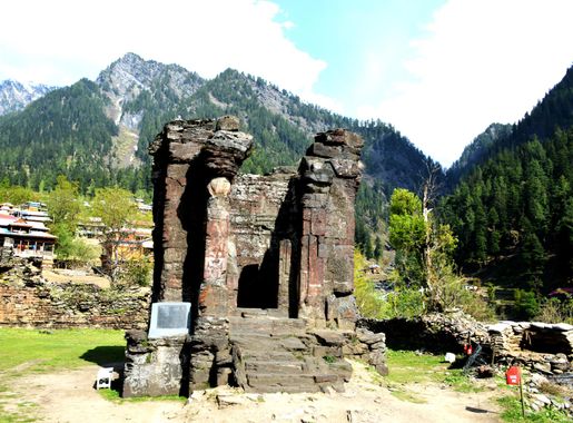 File:Sharda University in Sharda - Neelum Valley AJK Northern Pakistan.jpg  - Wikimedia Commons