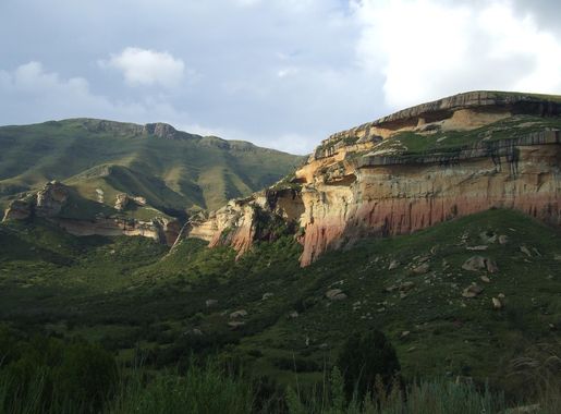 File:Golden Gate Highlands Sandstone cliffs.jpg - Wikimedia Commons