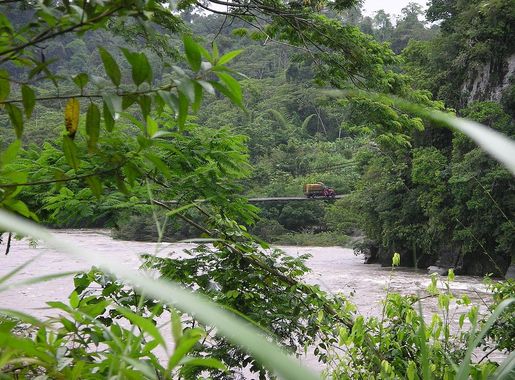 File:Ecuador bridgeoverthePastazas2.JPG - Wikipedia