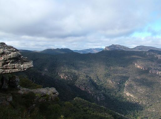 File:Grampians National Park Victoria Australia 02.jpg - Wikimedia Commons
