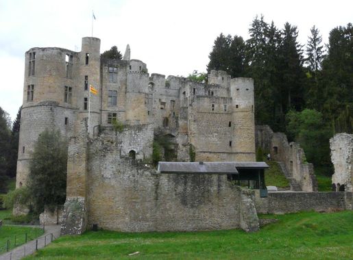 File:Beaufort castle - Luxembourg.JPG - Wikimedia Commons