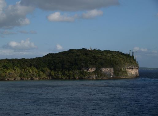 Fichier:Lifou Notre Dame chapel and cliff.JPG — Wikipédia