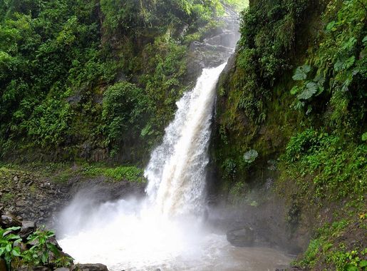 File:La Paz waterfall - panoramio.jpg - Wikimedia Commons