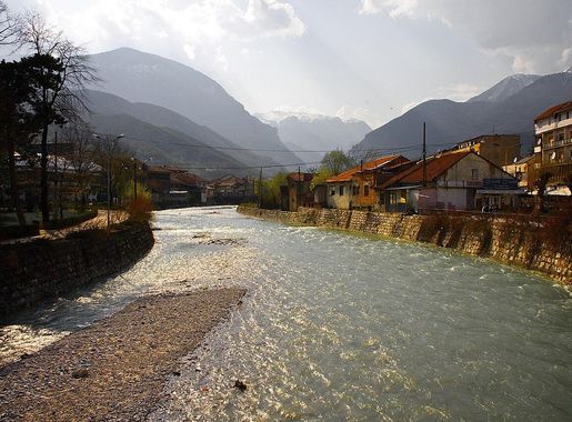 File:Pećka Bistrica u Peći.jpg - Wikimedia Commons
