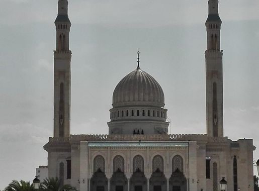 File:Mosquée Emir Abdelkader.jpg - Wikimedia Commons