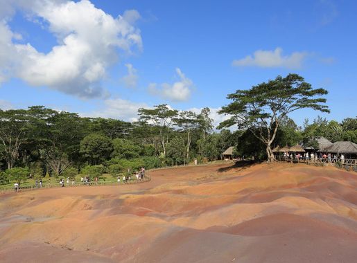 File:Mauritius Seven Colored Earths 2.JPG - Wikipedia