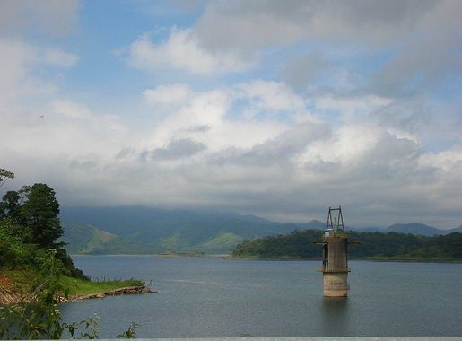 File:Lac Arenal Costa Rica Barrage.JPG - Wikipedia