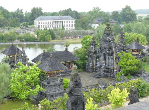 File:Pairi Daiza in Belgium 2015.JPG - Wikimedia Commons
