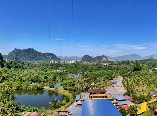 File:Limestone hills of Tambun near the Tibetan Temple.jpg - Wikimedia  Commons
