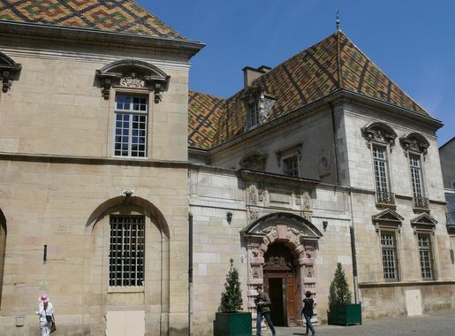 Fichier:Dijon - Hôtel de Vogüé -1.jpg — Wikipédia