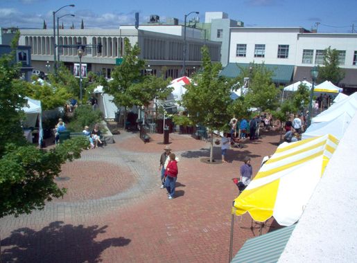 File:Vogel Plaza Art in Bloom 2007.jpg - Wikimedia Commons