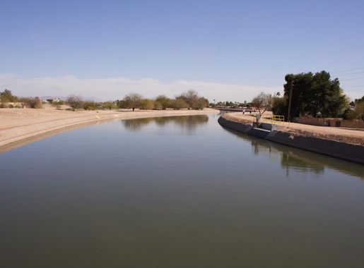File:Arizona Canal.JPG - Wikimedia Commons