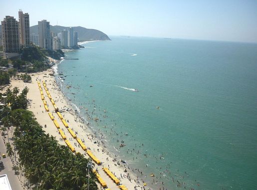 File:Vista general de la playa de El Rodadero.jpg - Wikimedia Commons