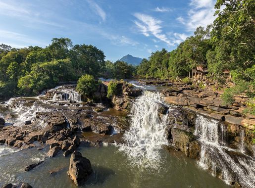 File:Tad Hang waterfalls, Tad Lo village, Bolaven Plateau, Laos.jpg -  Wikimedia Commons