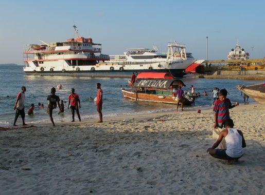 File:Stone Town Beach (34673953792).jpg - Wikimedia Commons