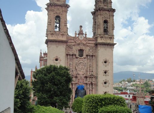 Archivo:Santa Prisca y su plaza.JPG - Wikipedia, la enciclopedia libre