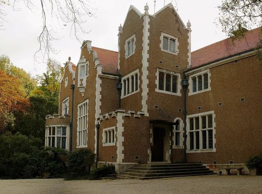 File:Olveston House, Dunedin.jpg - Wikimedia Commons