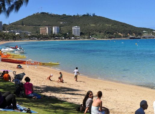 File:Va'a outrigger canoeing at Anse Vata Beach for the 2011 Pacific  Games.jpg - Wikimedia Commons