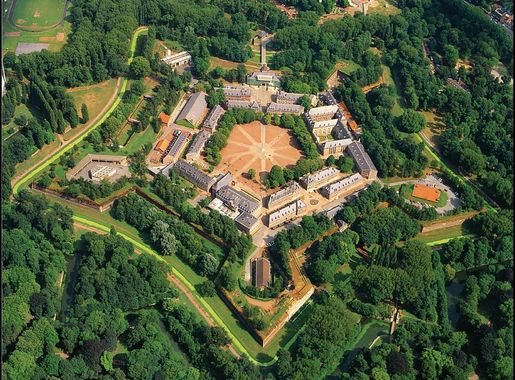 File:Citadelle vue du ciel.jpg - Wikimedia Commons