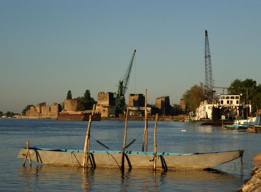 File:Smederevo fort skyline.JPG - Wikimedia Commons